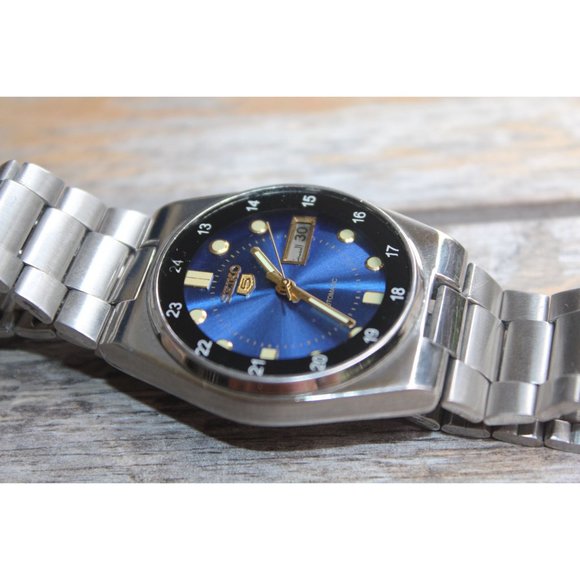 Seiko Blue and Silver Men's Watch - Picture 3 of 6